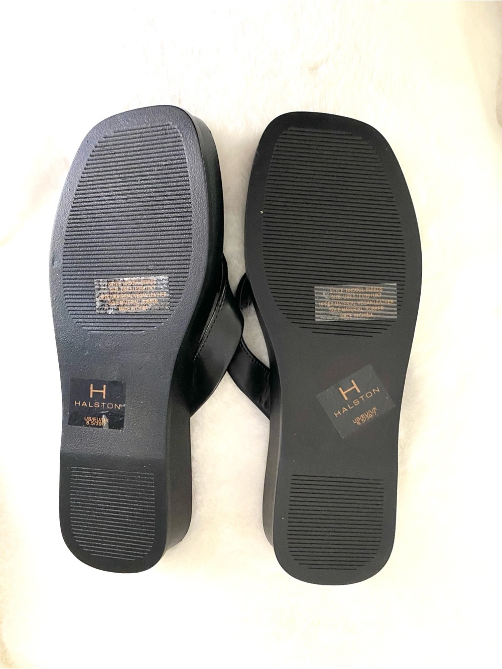 Halston black flip flops 8.5 - Picture 3 of 3